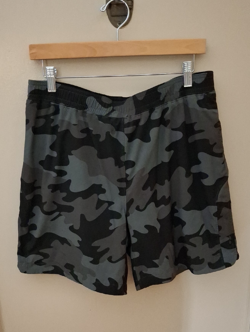 RHONE Gray & Black Camo Elastic-Waist Fully Lined Shorts_1